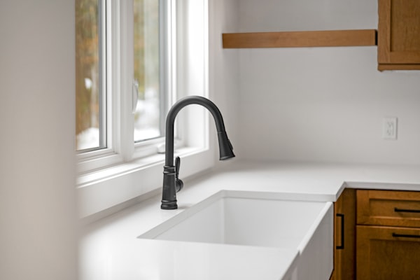 Modern kitchen faucet installed by All Flow Plumbing